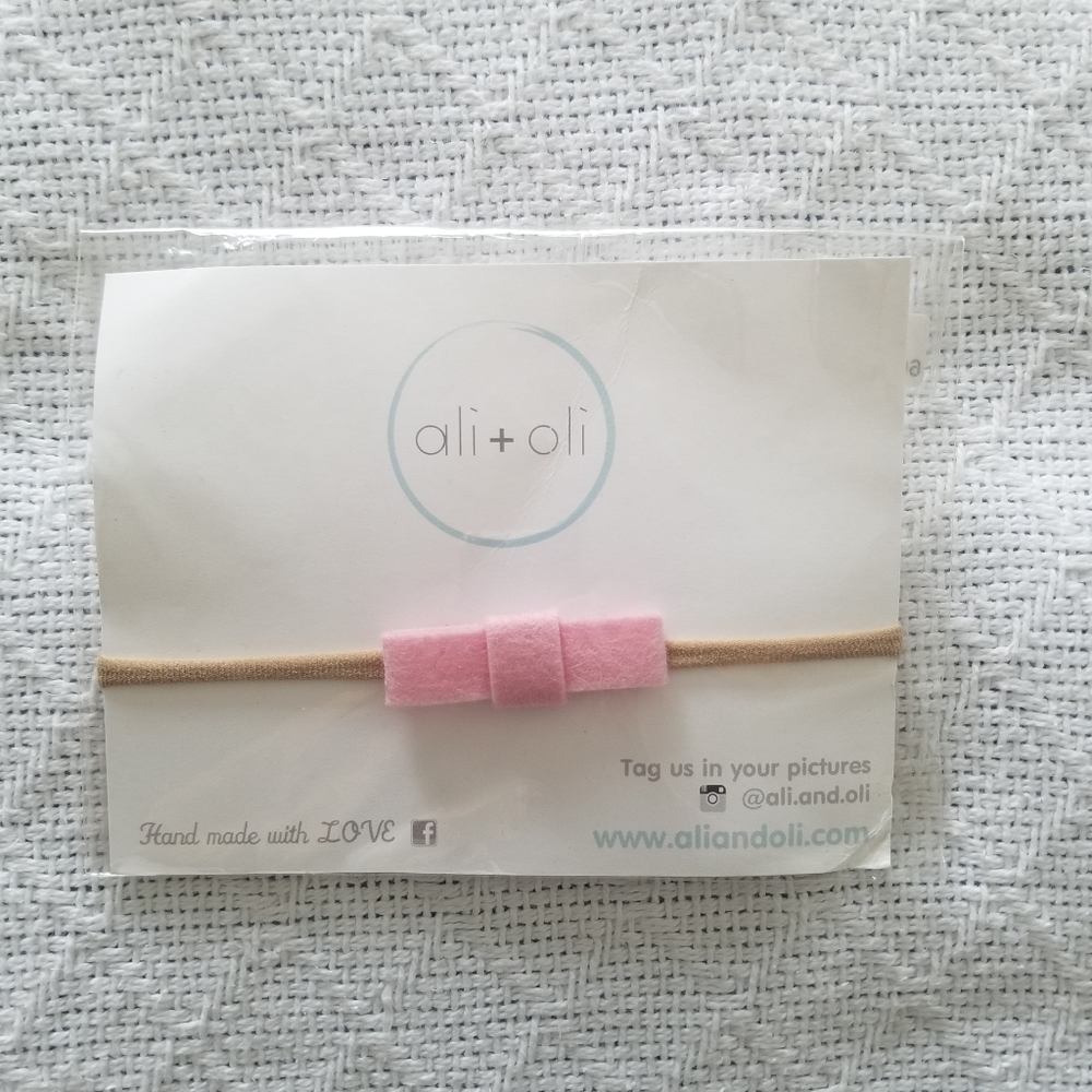 Ali+Oli handmade baby girl headband
One size
NWT